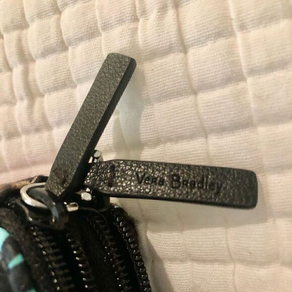 Vera Bradley quilted, floral wristlet/crossbody bag. - Picture 3 of 8